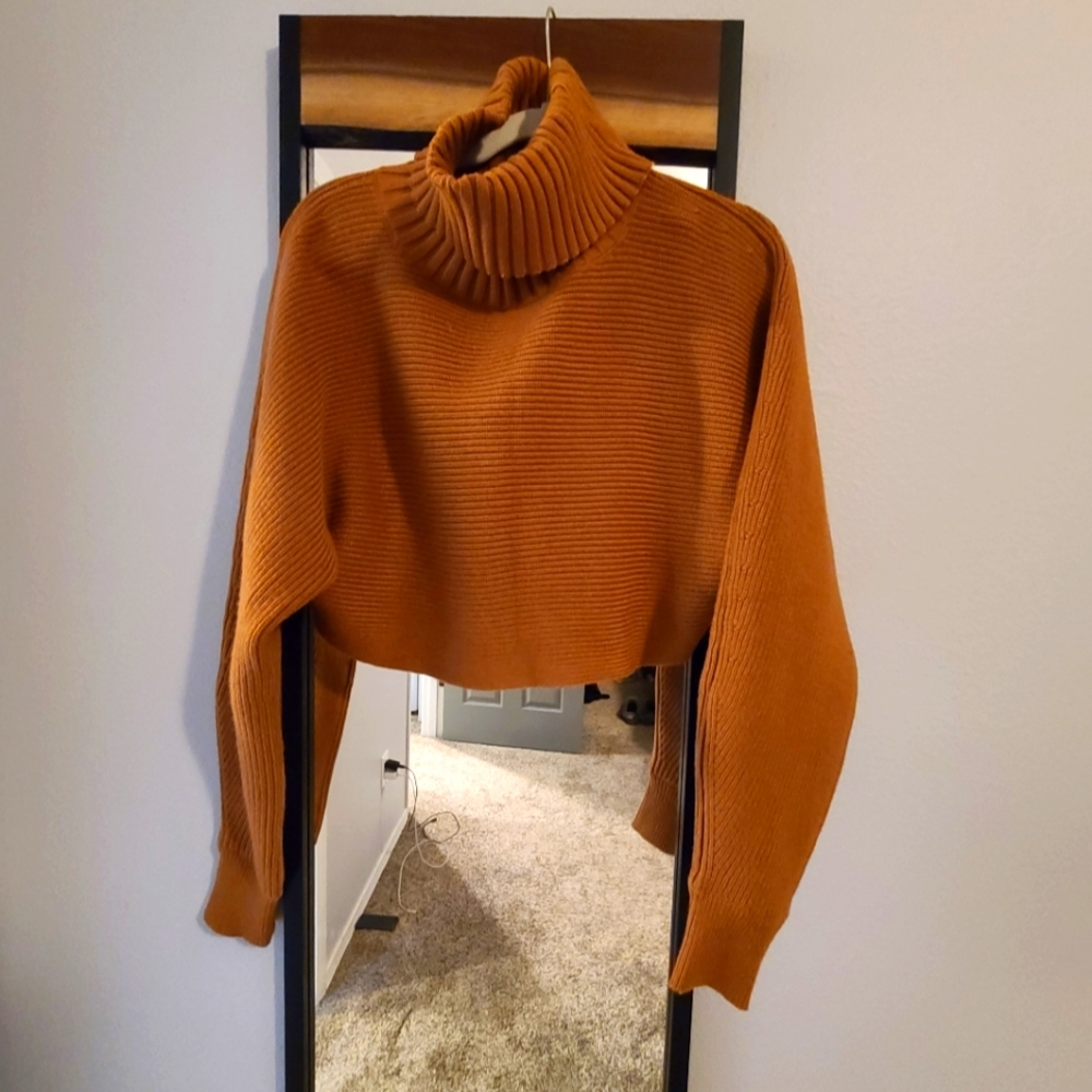 House of Harlow sweater